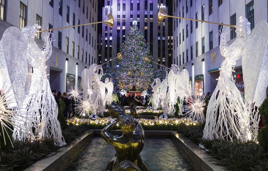 Rockefeller Center, Another Tree in the center alongside many other trees covered in snow