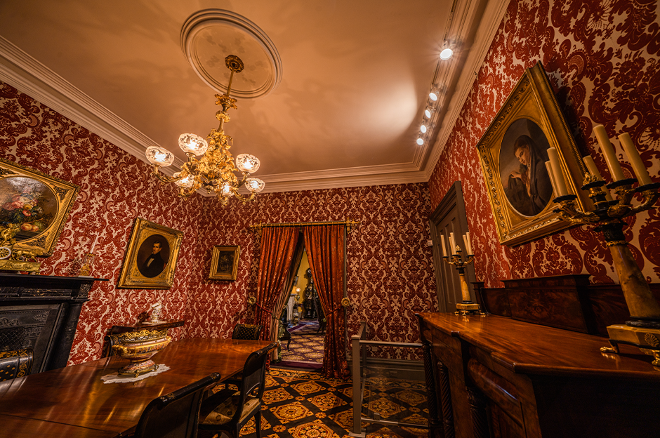 dining room in fountain elms