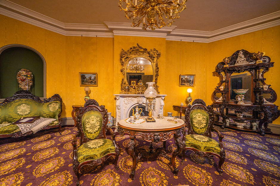 parlor room in fountain elms