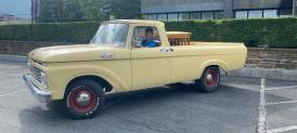 Class 11 Commercial Thru 2000: 1st Place - Joseph Wolak (1963 F-100)